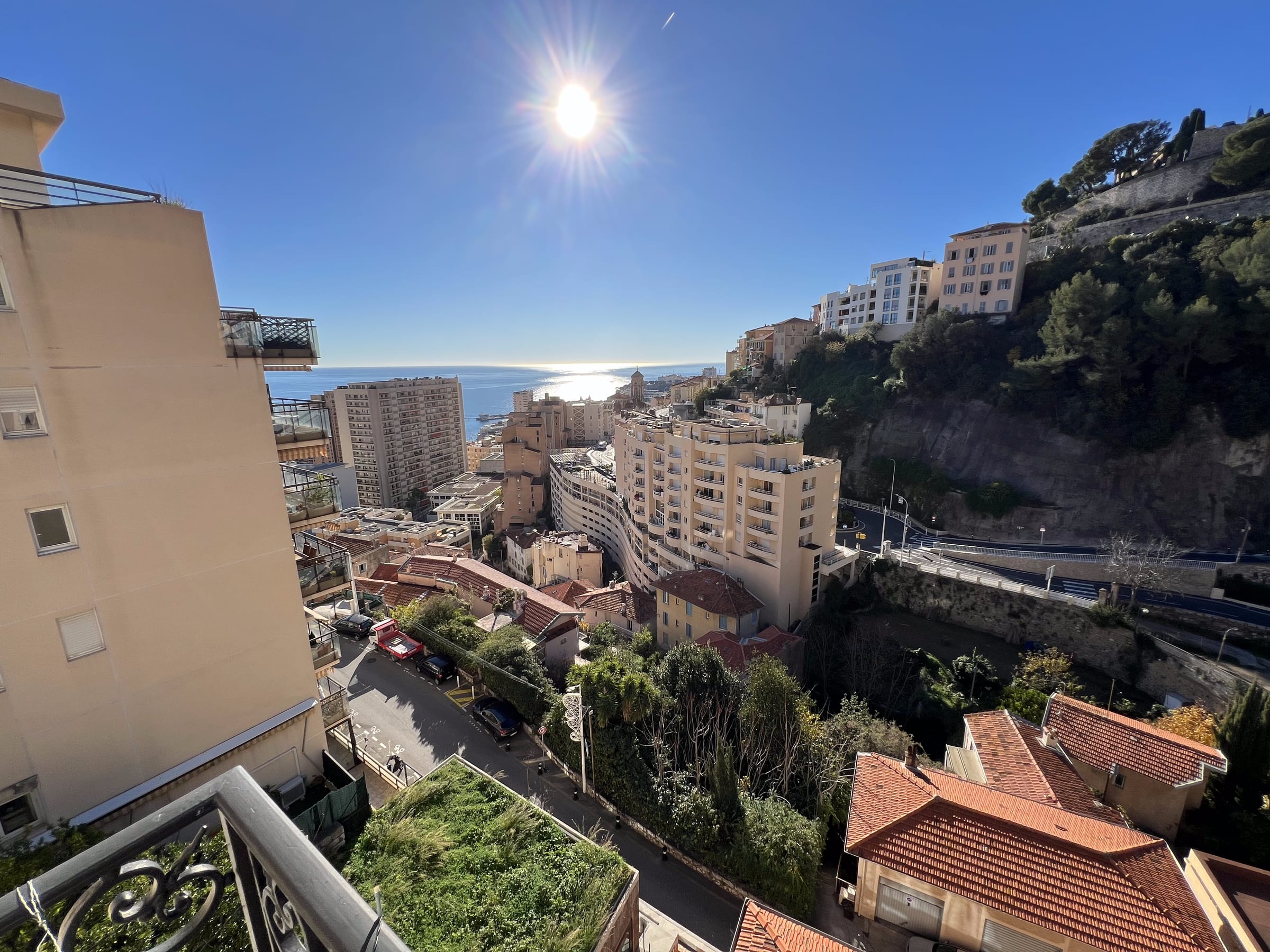Vista su Monaco e sul mare dagli appartamenti Maison Micheloni